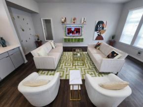 Premium Zen Galleria Townhome Sleeps 8